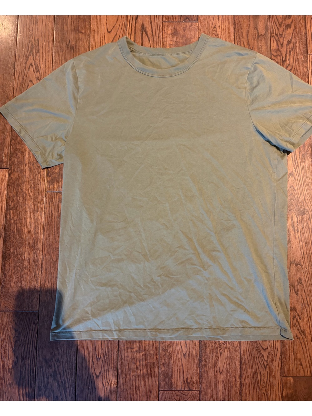 lululemon Men's Olive Green Crewneck Short Sleeve Tee